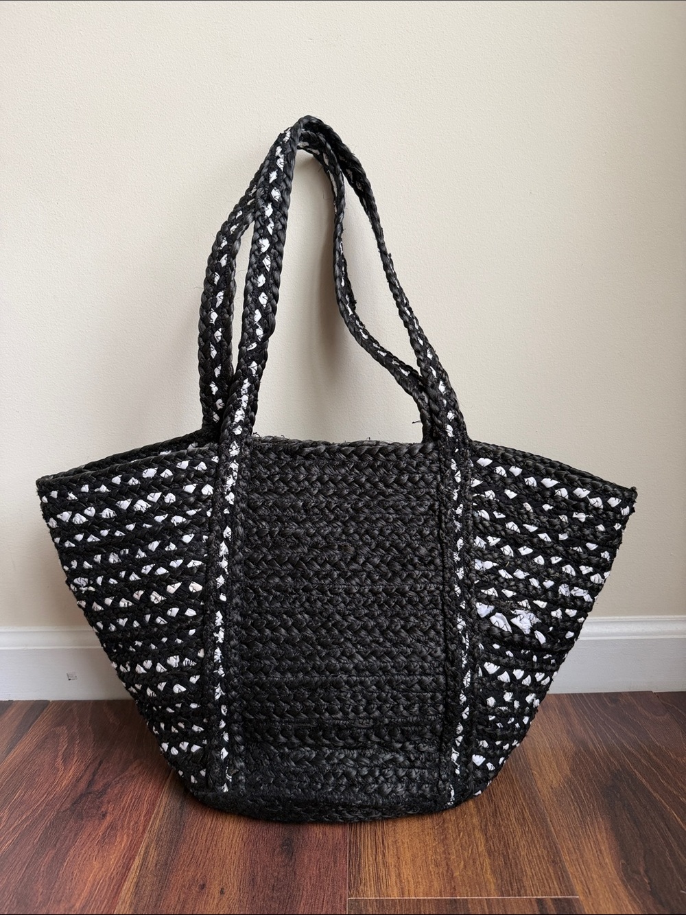 Shiraleah Jute and Cloth Circle Bottom Medium Tote Bag Black and White
